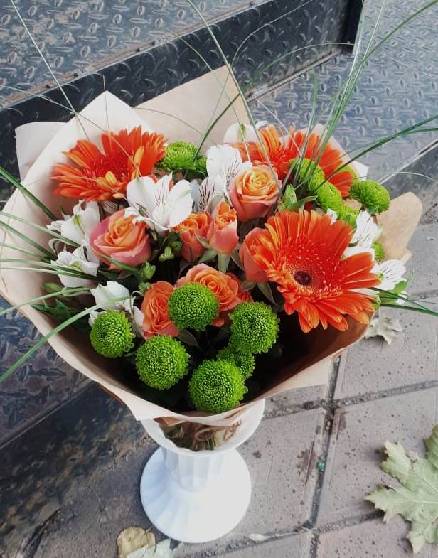 Букет цветов из: Герберы, Хризантемы, Альстромерии и Розы в Архангельске