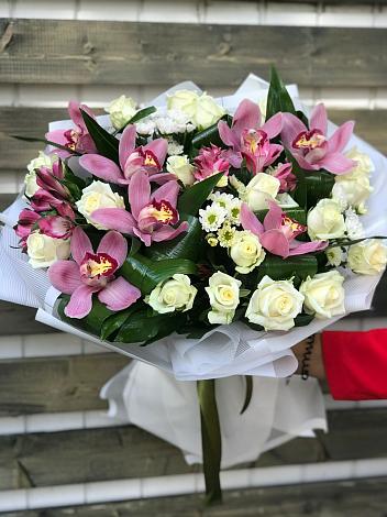 Букет цветов из: Розы и Хризантемы в Архангельске