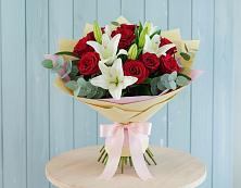 Букет цветов из:  Лилии и Розы в Архангельске
