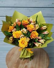 Букет цветов из:  Альстромерии и Розы в Архангельске