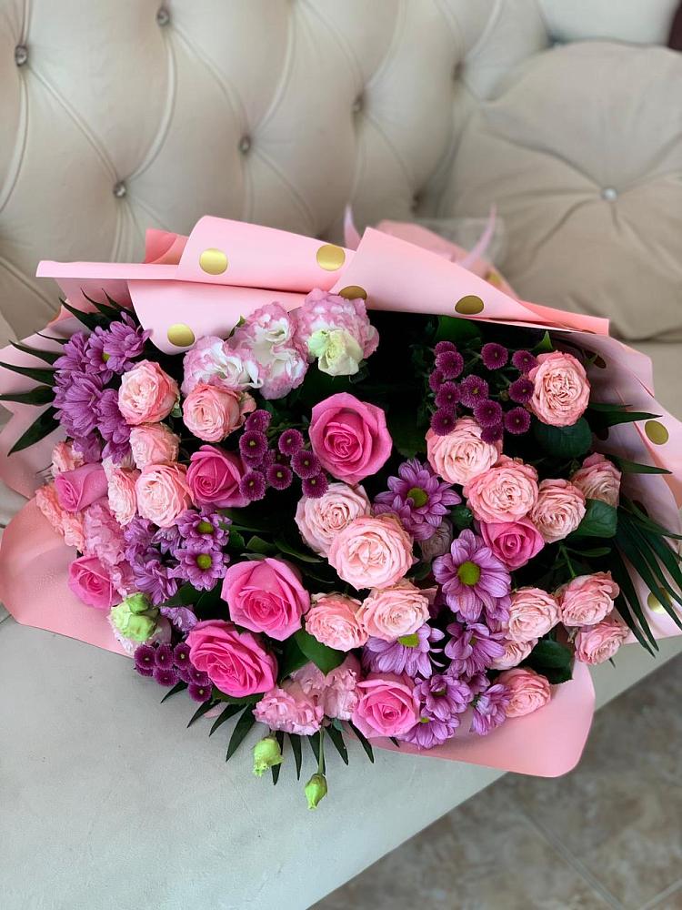 Букет цветов из: Хризантемы, Розы и Лизиантусы в Архангельске