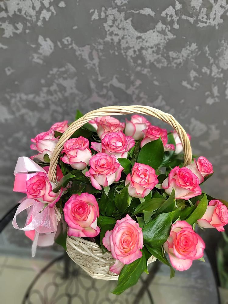 Цветочная композиция из Розы в корзине в Архангельске