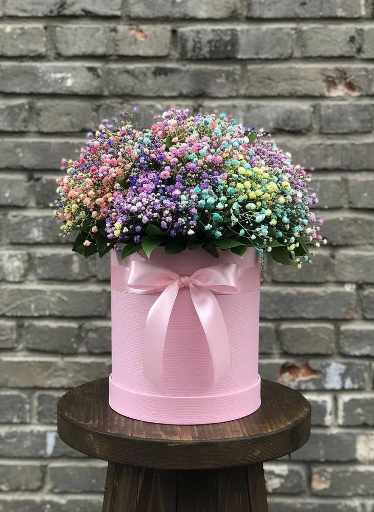 Цветочная композиция из Гипсофила и Розы в шляпной коробке в Архангельске