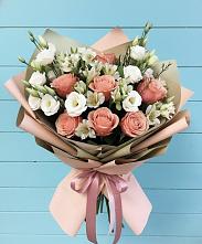Букет цветов из:  Розы, Альстромерии и Лизиантусы в Архангельске