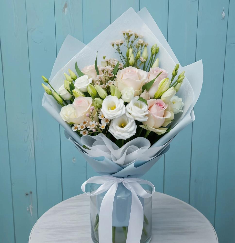 Букет цветов из: Розы и Лизиантусы в Архангельске