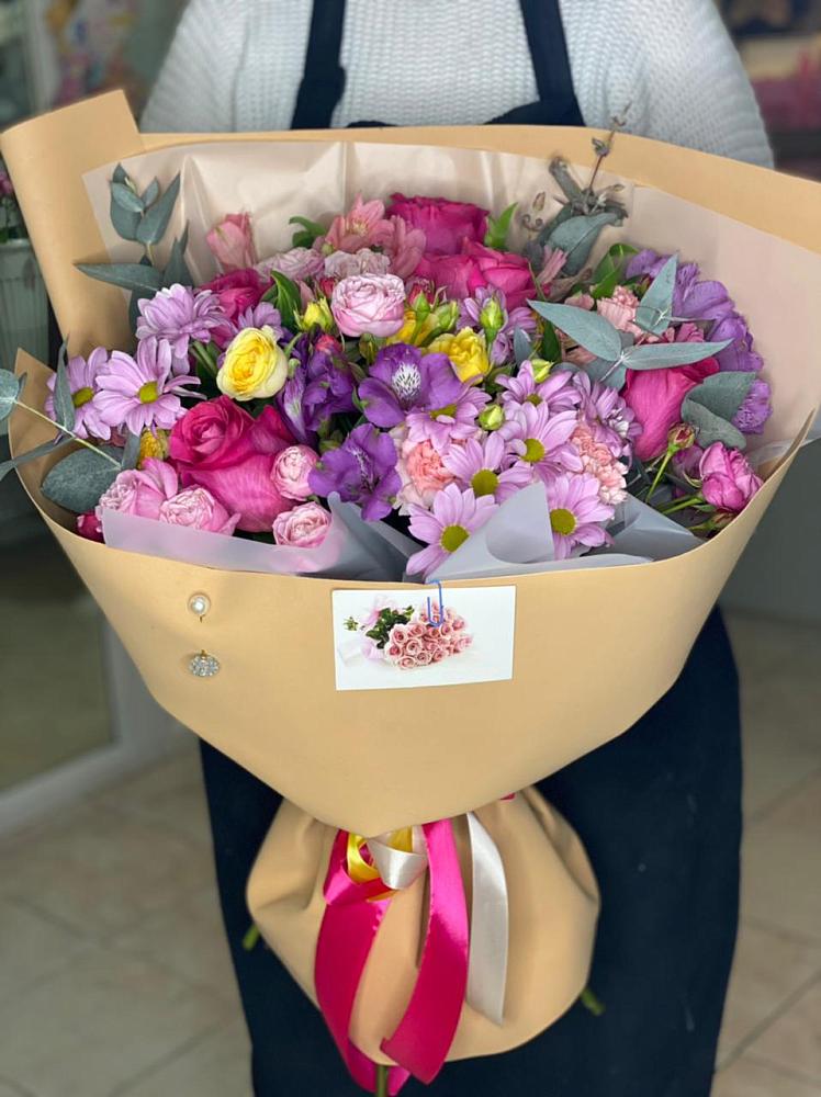 Букет цветов из: Хризантемы, Гвоздики и Альстромерии в Архангельске