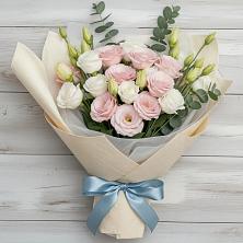 Букет цветов из:  Лизиантусы в Архангельске