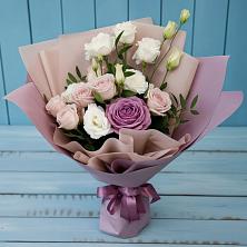 Букет цветов из:  Розы и Лизиантусы в Архангельске