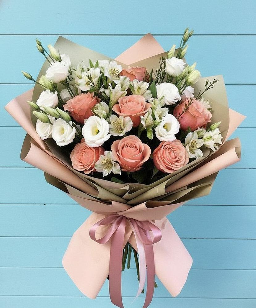 Букет цветов из: Розы, Альстромерии и Лизиантусы в Архангельске