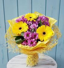 Букет цветов из:  Хризантемы и Герберы в Архангельске
