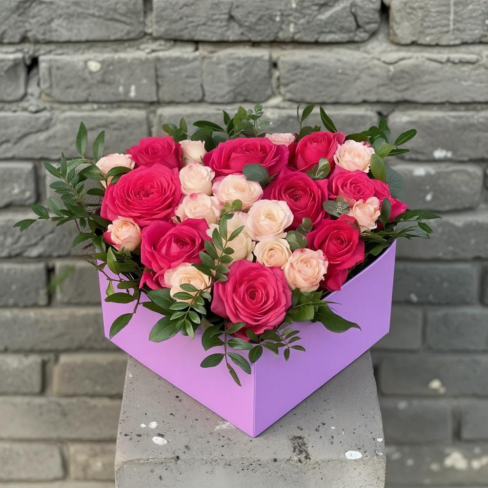 Цветочная композиция из Розы в коробке в Архангельске