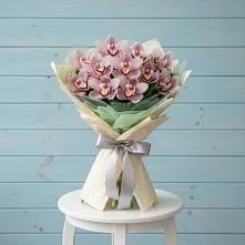 Букет цветов из:  Орхидеи и Розы в Архангельске