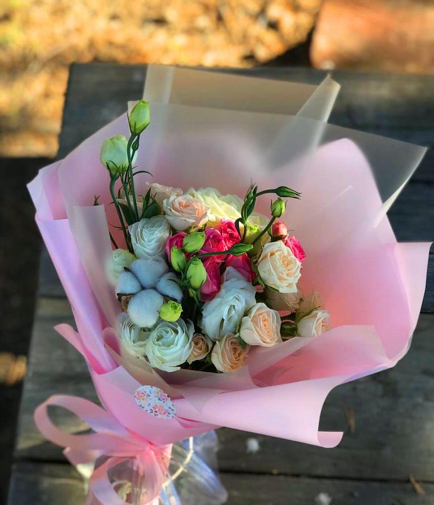 Букет цветов из: Розы и Лизиантусы в Архангельске