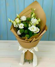 Букет цветов из:  Хризантемы и Лизиантусы в Архангельске