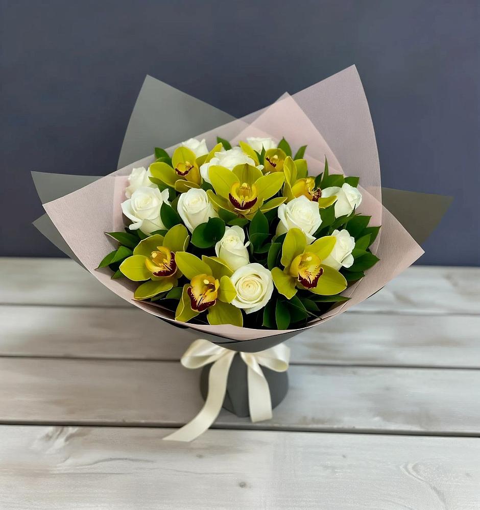 Букет цветов из: Орхидеи и Розы в Архангельске