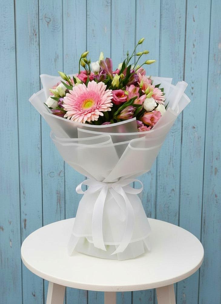 Букет цветов из: Герберы, Альстромерии и Лизиантусы в Архангельске