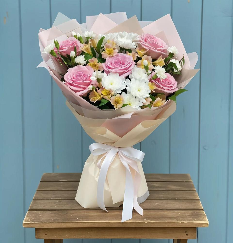 Букет цветов из: Гвоздики, Орхидеи и Розы в Архангельске