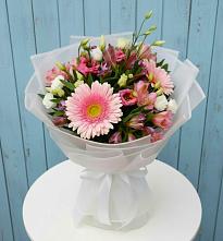 Букет цветов из:  Герберы, Альстромерии и Лизиантусы в Архангельске