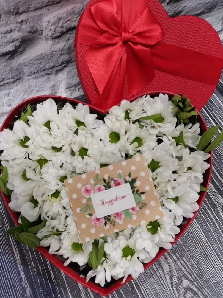 Цветочная композиция из Хризантемы в виде сердца в Архангельске