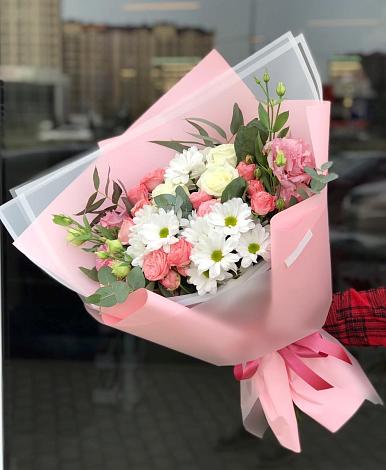 Букет цветов из: Розы, Лизиантусы и Хризантемы в Архангельске