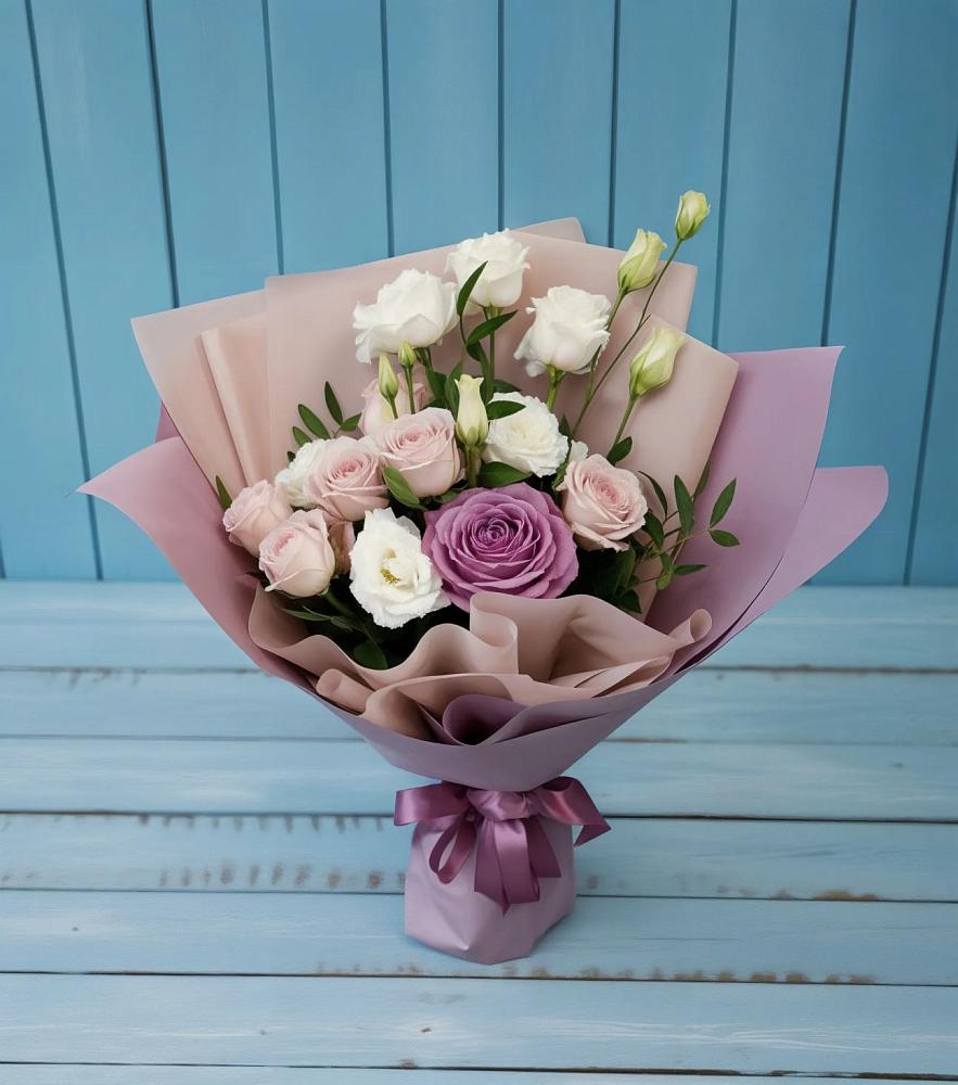 Букет цветов из: Розы и Лизиантусы в Архангельске